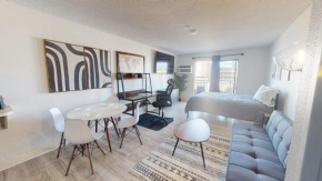 Upscale and Modern Ocean View Queen Suite!- Sea Mist 50707